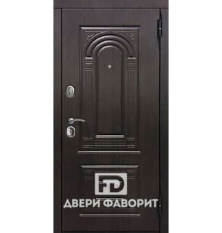 дверь из стали в загородный дом с отделкой мдф